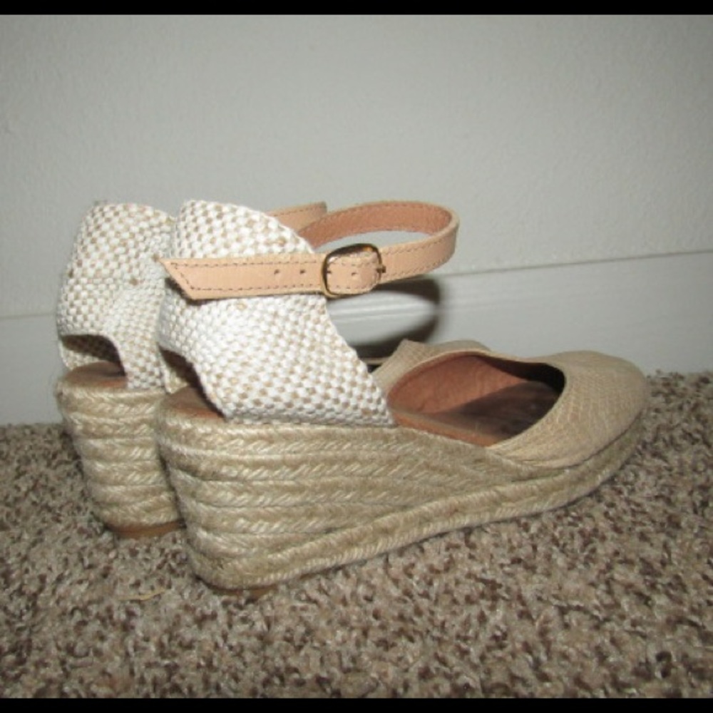 Tan/White Wedge Sandals